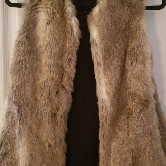 Zara synthetic fur vest - Picture 1 of 3